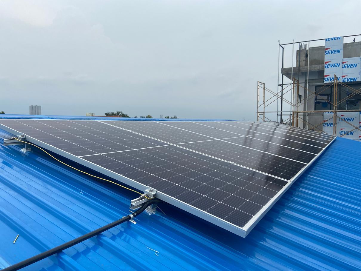 Proyek PLTS Surabaya 5,5 MW